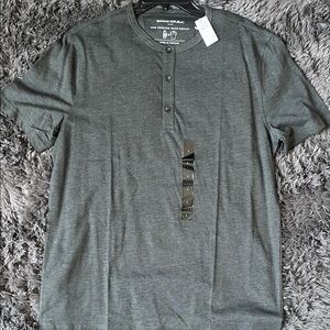 Banana Republic Men's Short-Sleeve Henley in Charcoal Gray